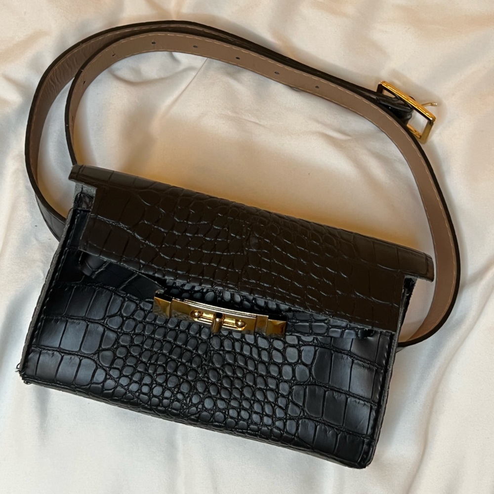 Black faux leather belt purse. Never been worn, completely new.